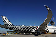 erstmals auf dem Münchner Flughafen: ein Airbus A 350 XWB (©Foto: Martin Schmitz)